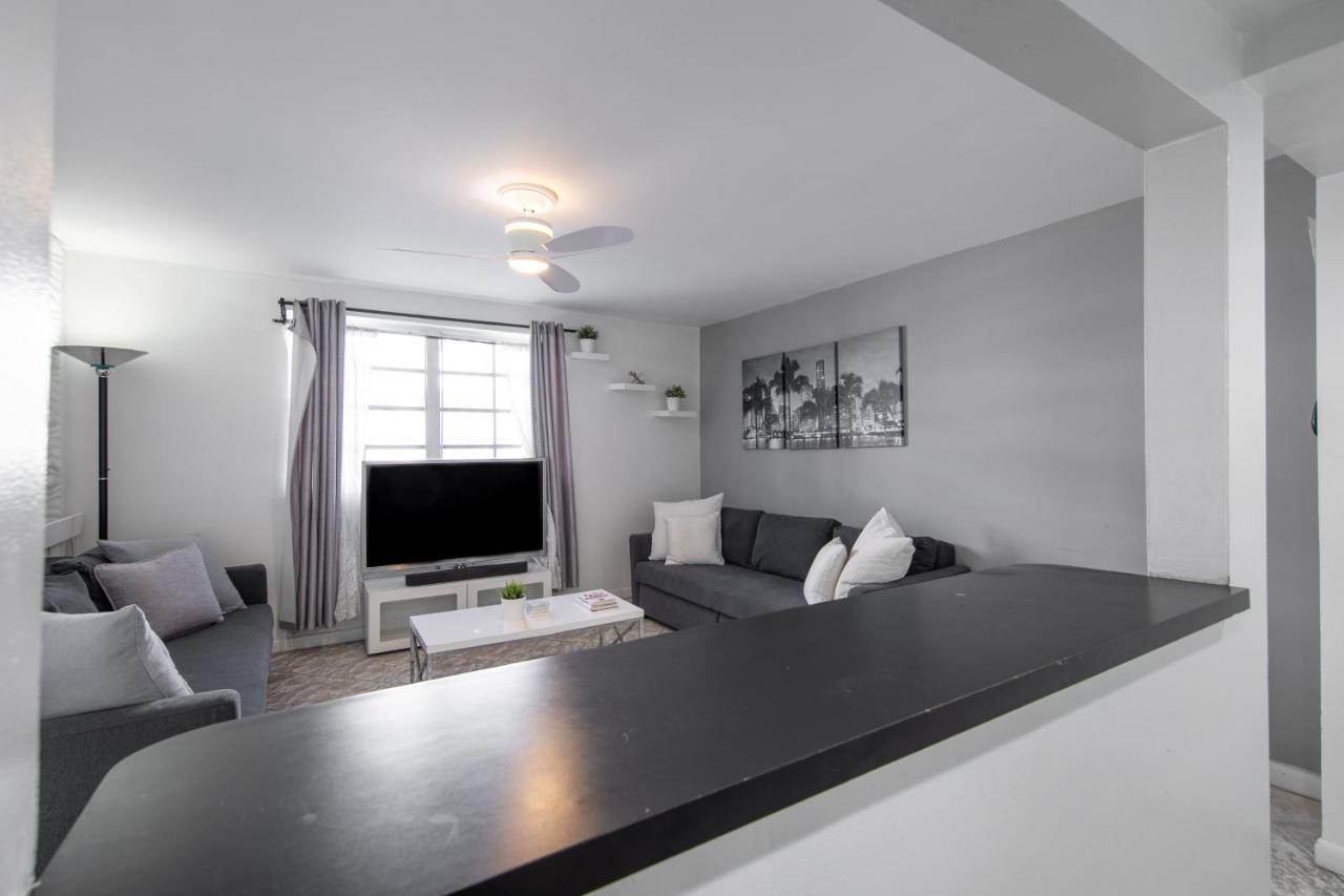 Appartamento Collins Chic Miami Beach Esterno foto